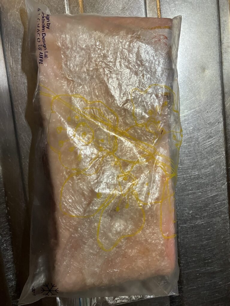 ジップロックで包んだ豚バラブロック肉