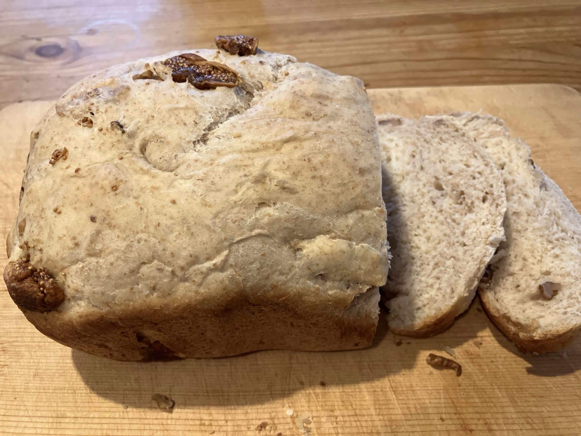 いちじくとくるみの食パン